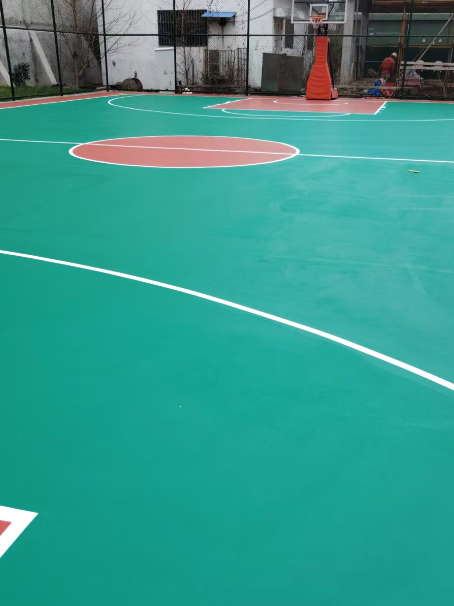 罗甸 球场长期使用易出现地面开裂